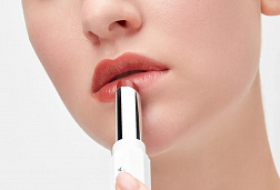 Бальзам для губ оттеночный Serum Tinted 02 Naked