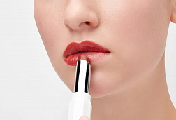 Бальзам для губ оттеночный Serum Tinted 01 Bloom